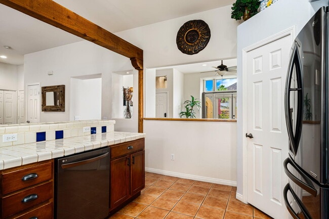 Building Photo - 53845 Avenida Alvarado