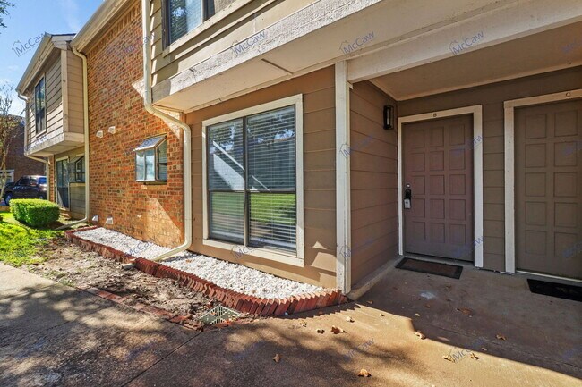 Building Photo - 2101 Park Willow Ln