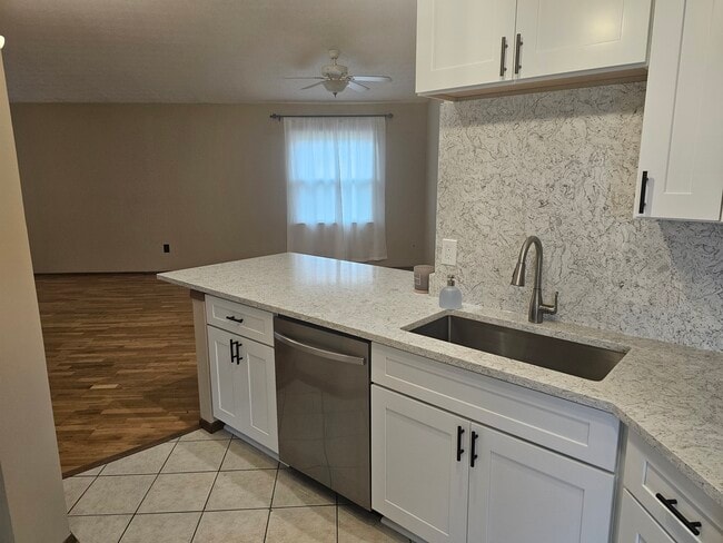 Building Photo - 5244 Wagon Wheel Ln