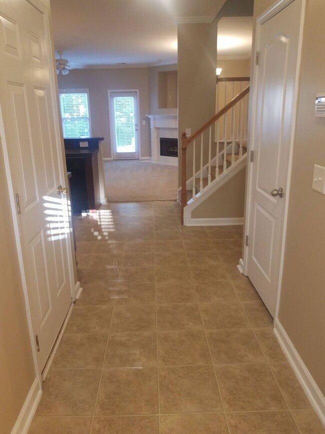Building Photo - Acworth Town Home