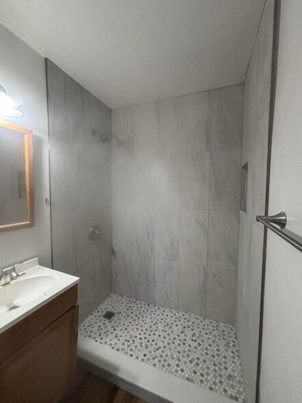 Building Photo - 83632 Manzanita Ave