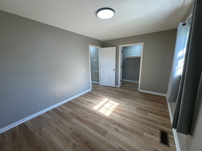 Building Photo - 1007 Northwood Dr