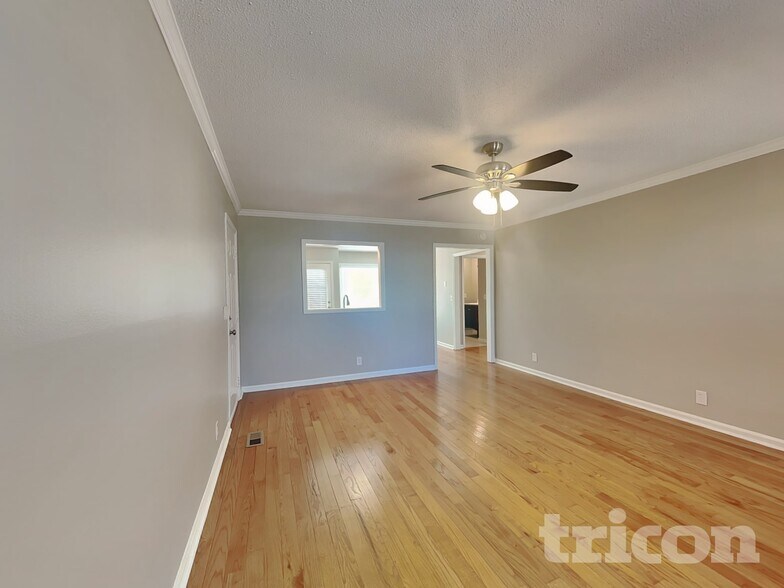 Building Photo - 2113 Putnam Ln