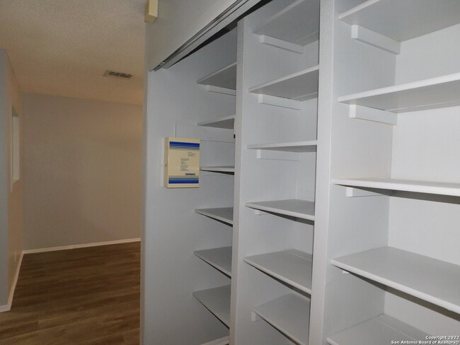 Building Photo - 6707 Pleasant Oak Dr