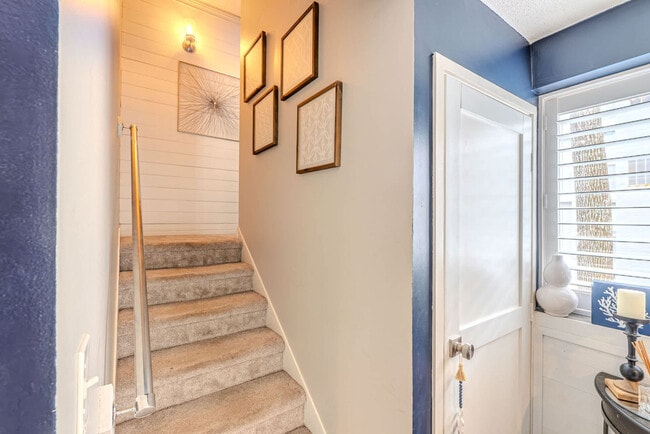 Building Photo - 137 Cordillo Pkwy