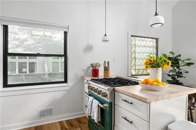 Building Photo - 119 Ashland Dr NE