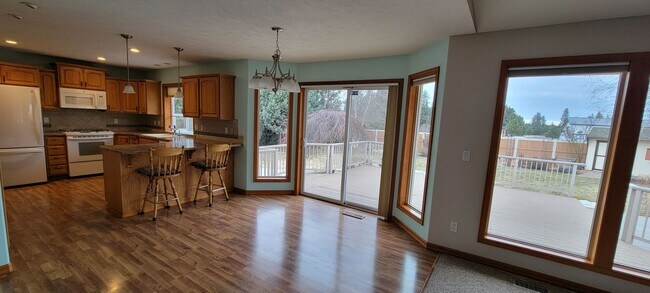 Building Photo - HUGE!  4 Bed Family Home in Mead Available...