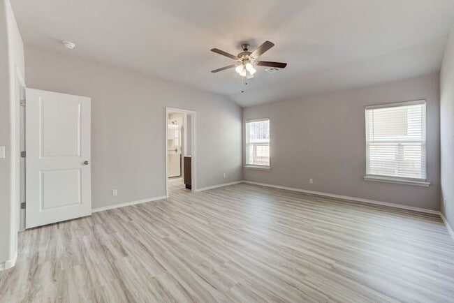 Building Photo - 4/2.5/2 New Construction Available Now!