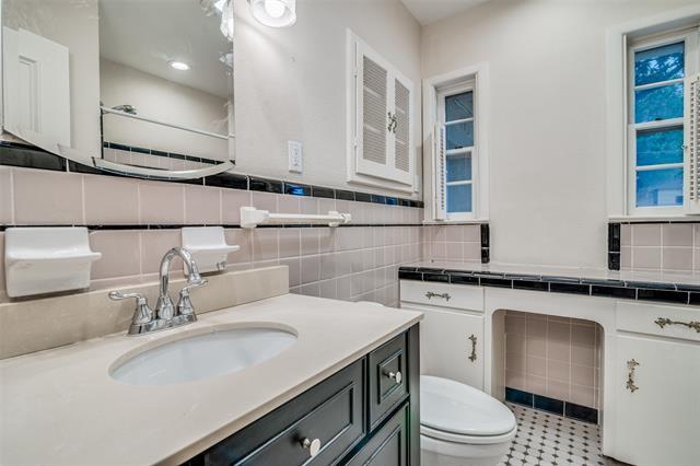 Building Photo - 6943 Bob O Link Dr