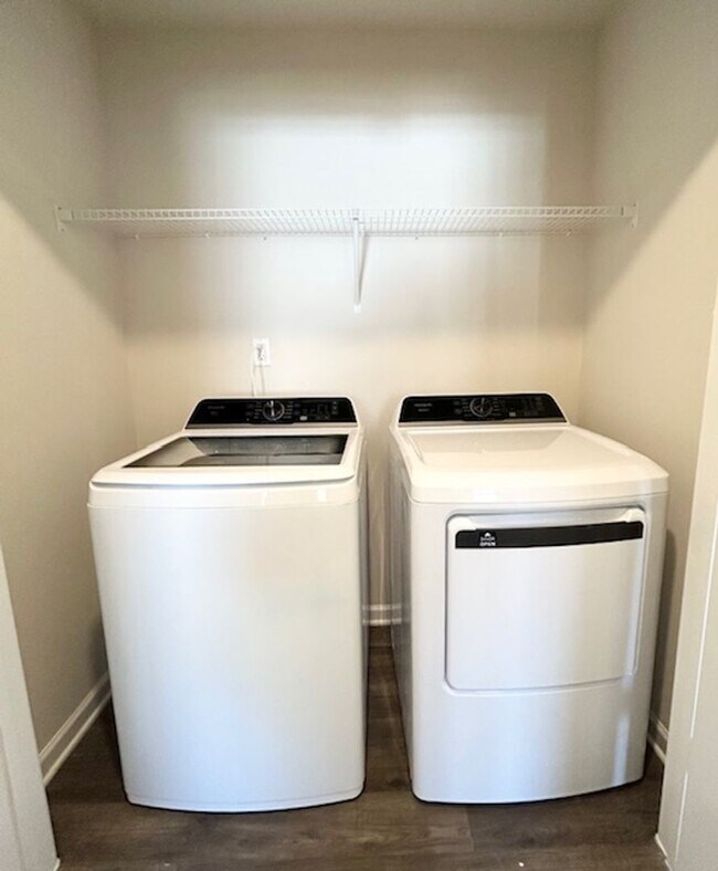 Building Photo - MODERN TOWNHOUSE LIVING IN HARBISON GROVE