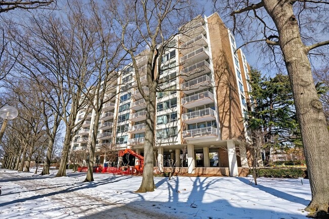 Building Photo - All-Inclusive Waterfront Living at Riverside Condo | $1 Month FREE Rent!