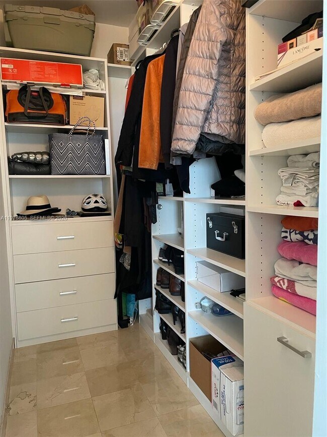 Building Photo - 888 Brickell Key Dr