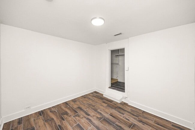 Building Photo - 611 S 14th St