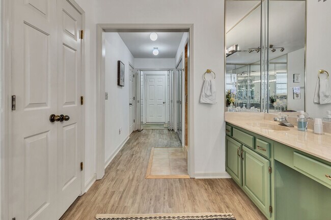 Building Photo - 224 Glenstone Cir