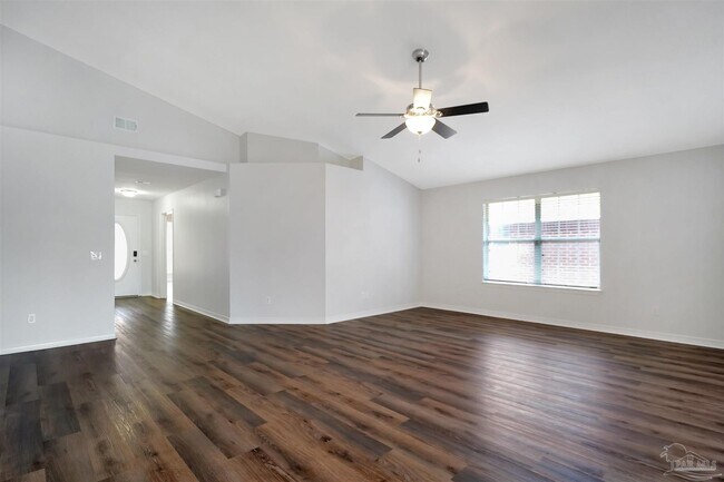 Building Photo - 28 Easton St