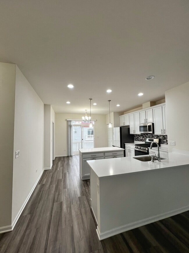 Building Photo - 858 Finley Dr