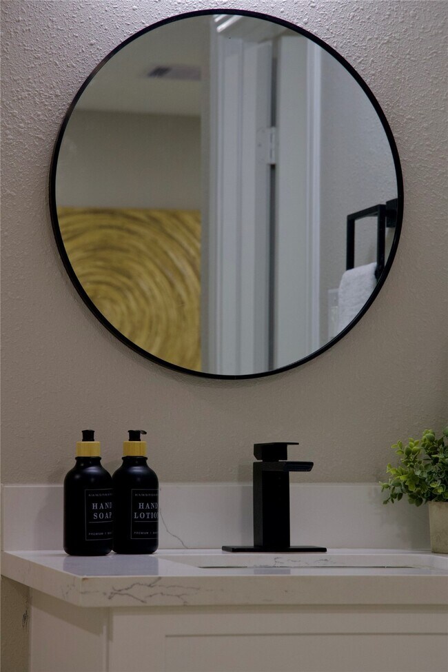 Building Photo - 14 Redberry Ct