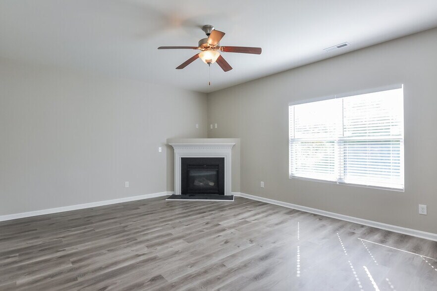 Building Photo - 3728 Amistad Ln