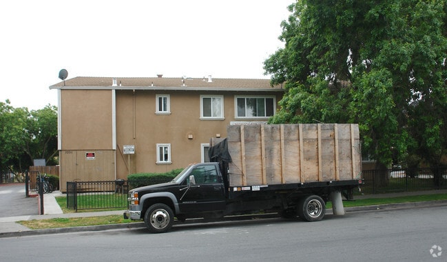 Building Photo - 5226 Snow Dr