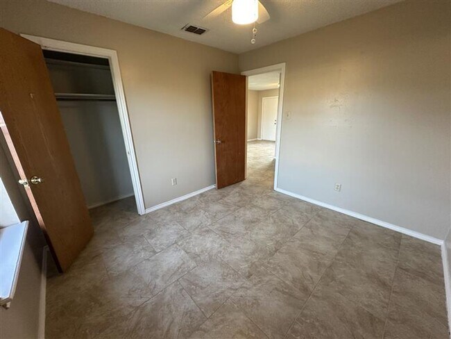 Building Photo - 12747 Candleridge Dr