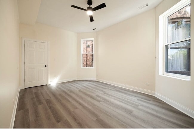 Building Photo - 5617 S Laflin St