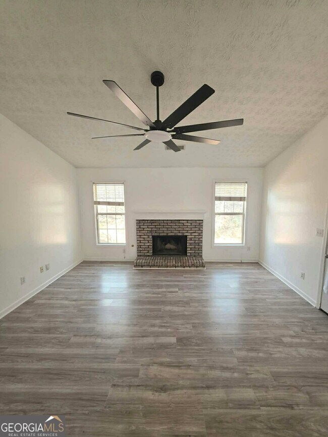 Building Photo - 2400 Miller Oaks Cir