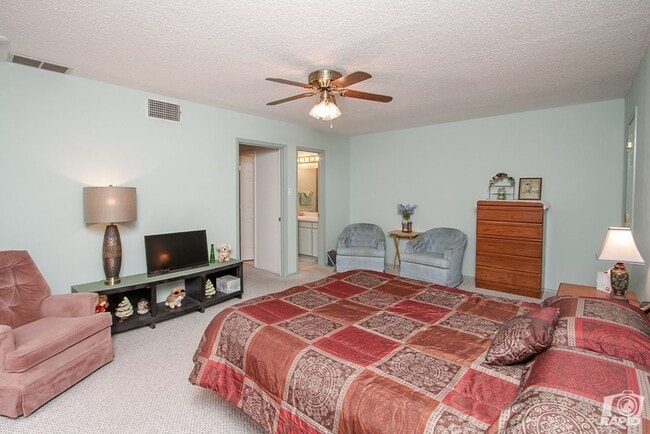 Building Photo - COMING SOON! Charming 1 Bed/1 Bath Duplex!!!