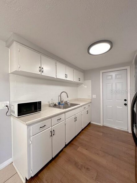 Building Photo - 7924 Halsey Dr