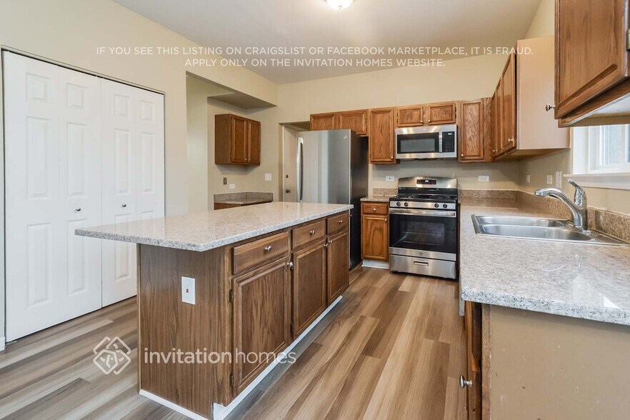 Building Photo - 290 S Annandale Dr