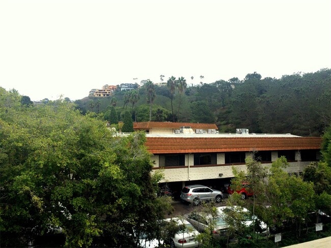 Building Photo - 2510 Torrey Pines Rd
