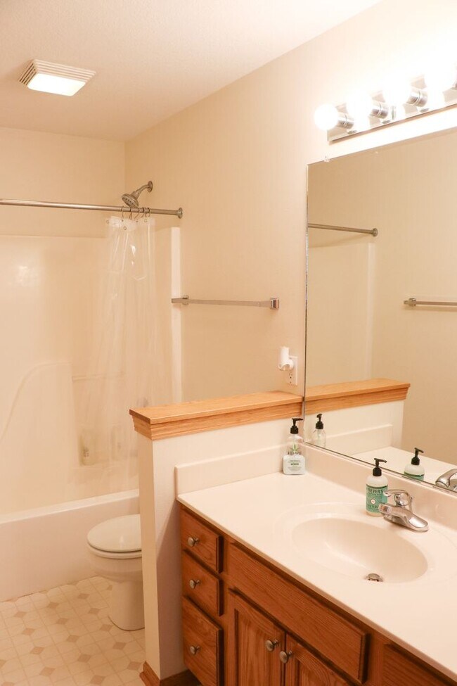 Building Photo - 2519 Bristol Dr