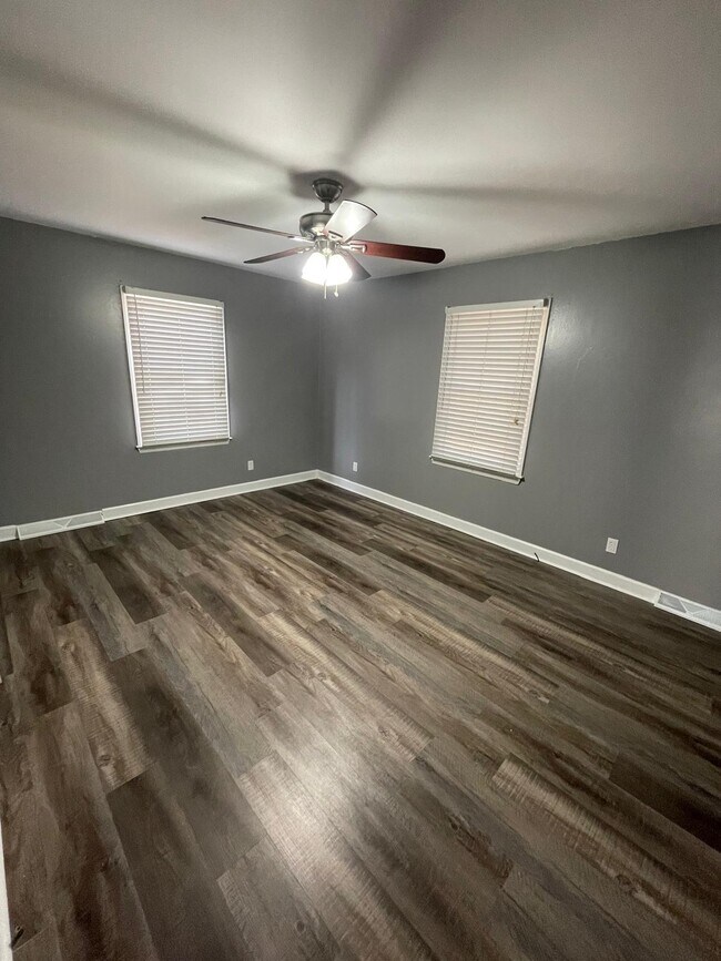 Building Photo - 1104 Robin Hood Rd