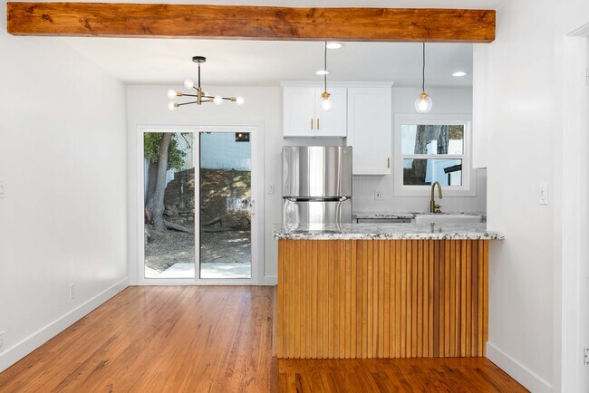 Building Photo - 1942 Chickasaw Ave