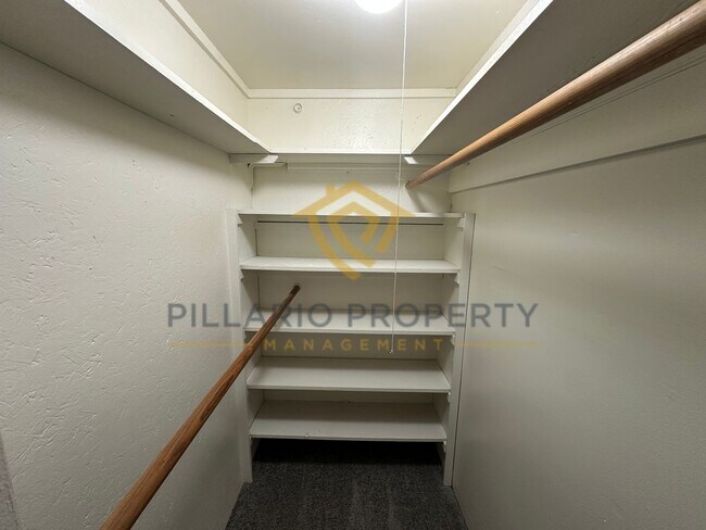 Building Photo - 805-805-805-802 S Worth Ave