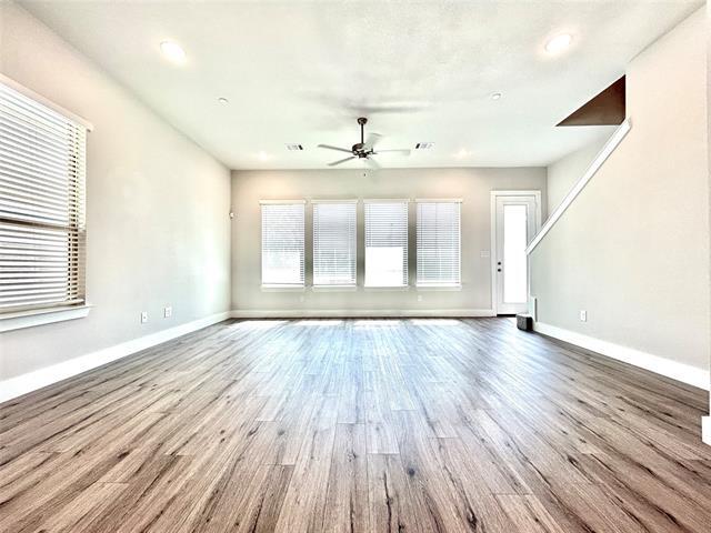 Building Photo - 1830 NE Green Oaks Blvd