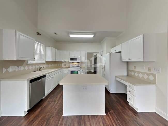 Building Photo - 8005 Red Oaks Trl