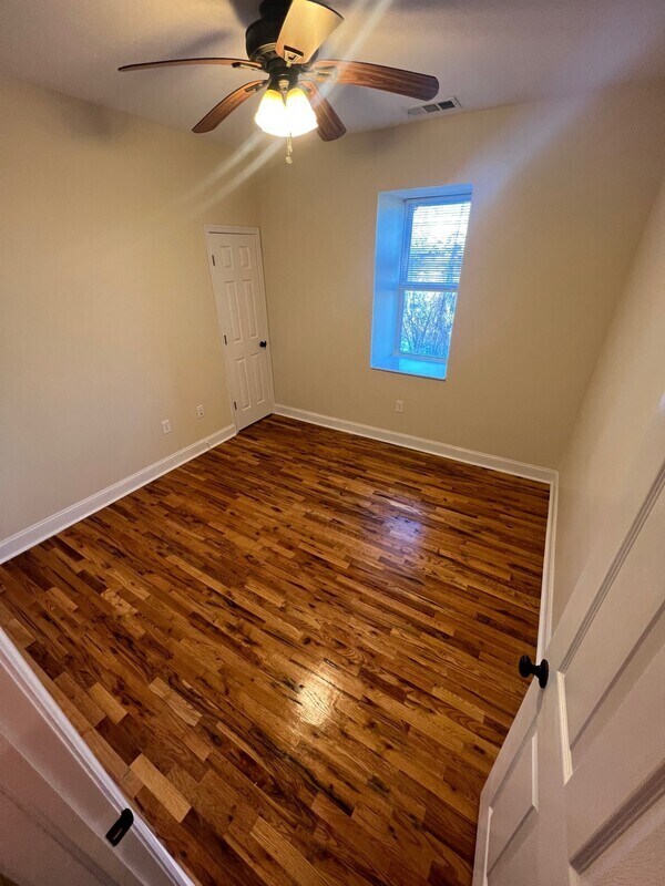Building Photo - 10 Woodmont Rd