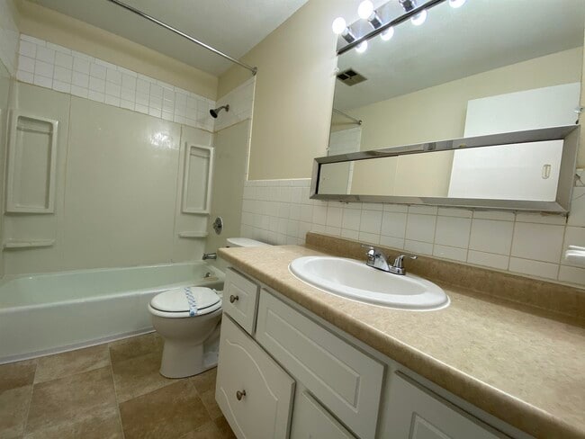 Building Photo - 99 Powers St