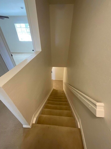 Building Photo - 5269 SE Jennings Ln