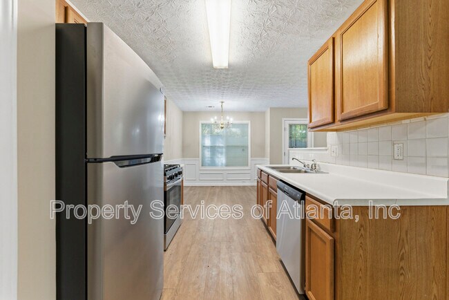 Building Photo - 2088 Manhattan Pkwy