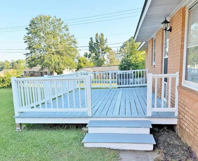 Building Photo - 401 Windridge Dr