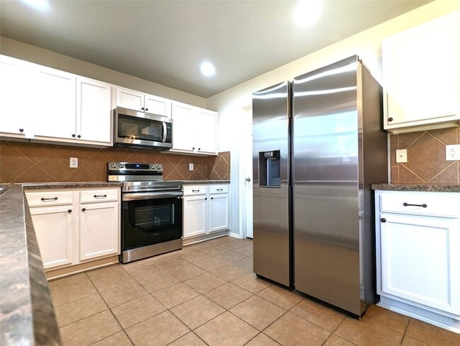Building Photo - 9898 Dartmouth Dr