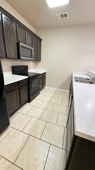 Building Photo - 4304 Ivory Ln