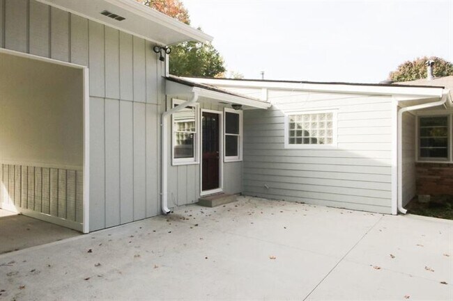 Building Photo - 5075 Winters Chapel Rd