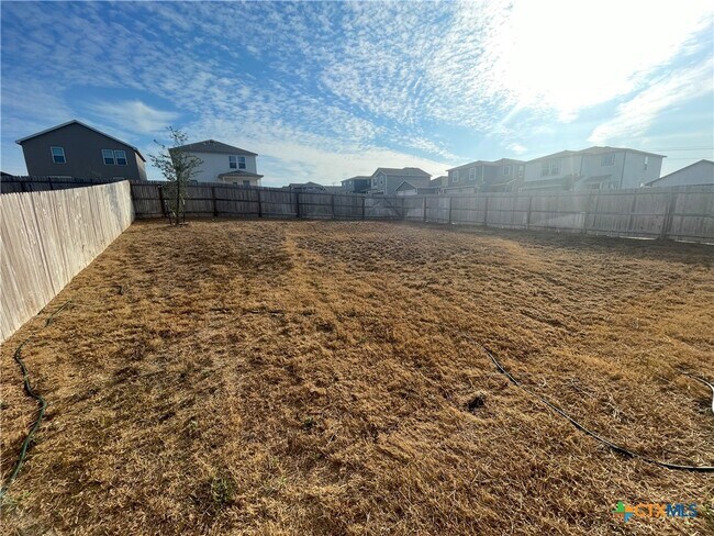 Building Photo - 457 Lynwood Gold