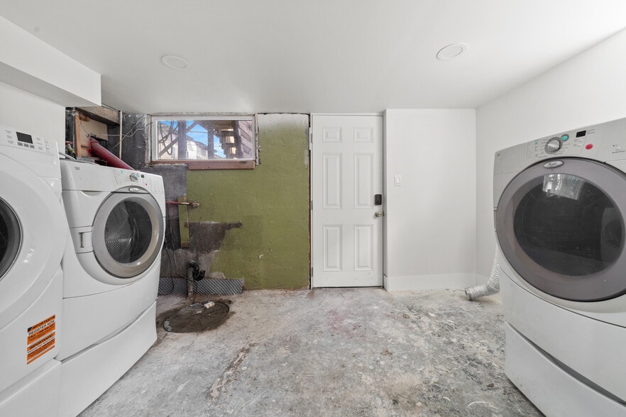 Shared laundry room - 4716 7th Ave NE