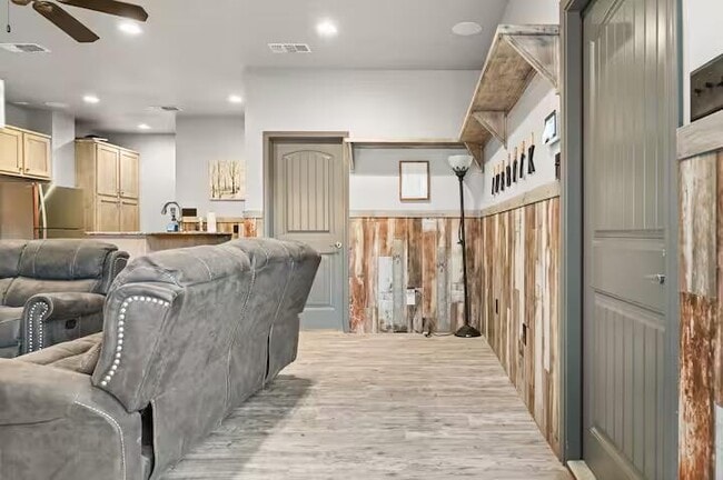 Building Photo - 3 Jesse James Dr