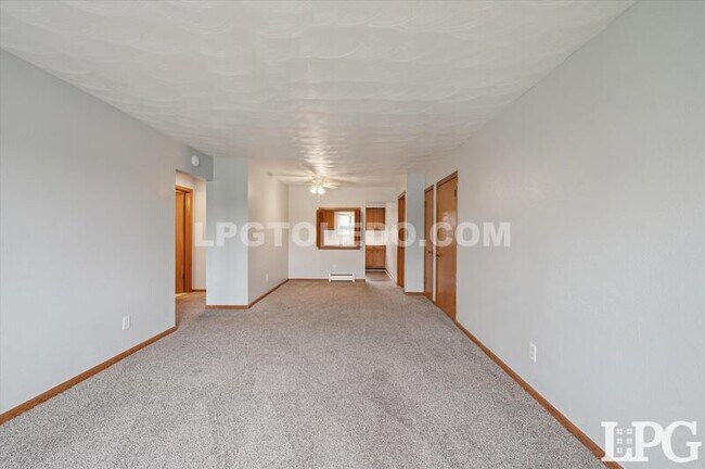 Building Photo - 3320 Arlington Ave
