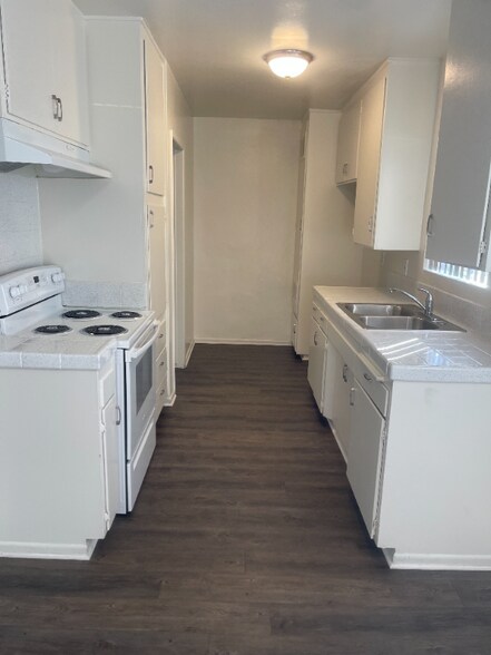 Building Photo - 2232 E Lenita Ln