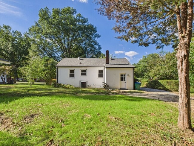 Building Photo - 1815 Powell Rd